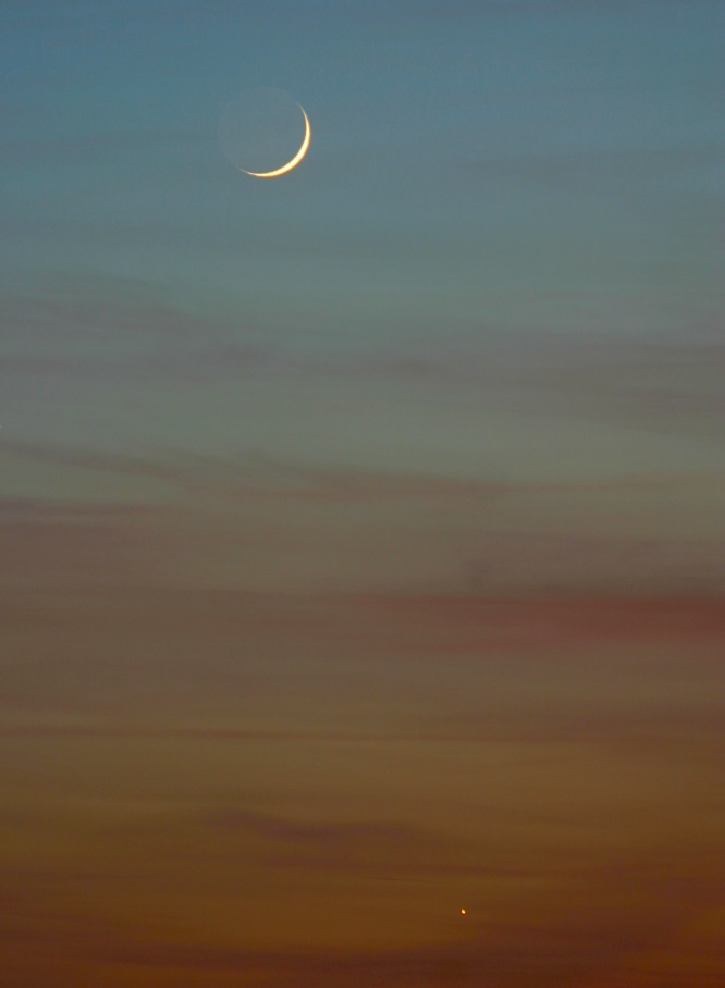 Moon and Venus setting 06/08/2005